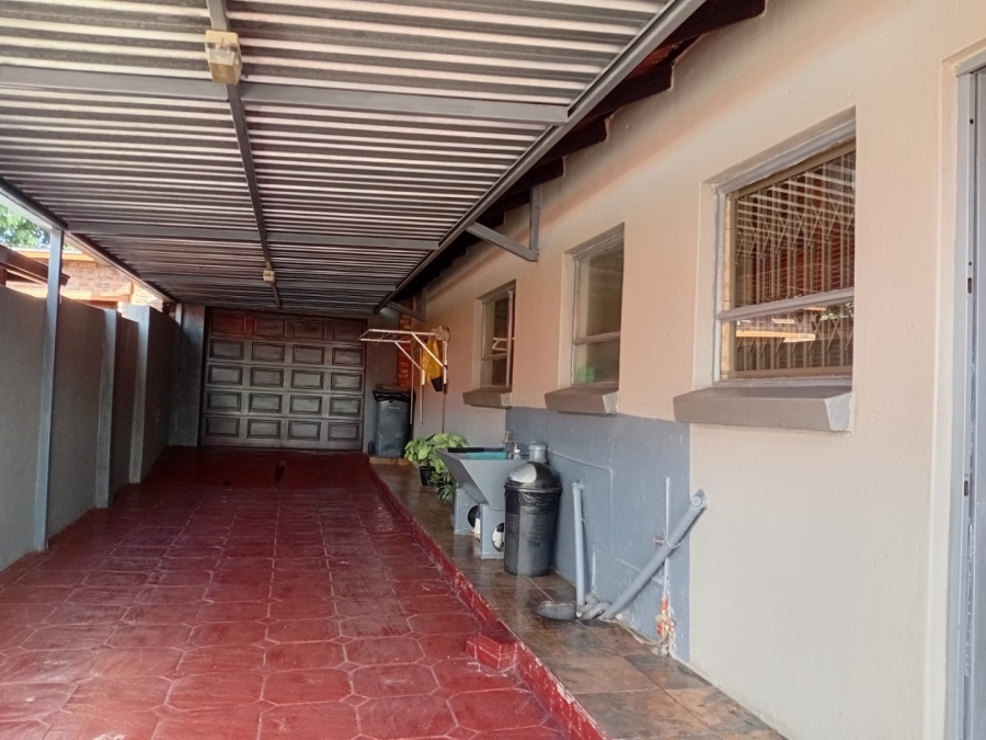 3 Bedroom Property for Sale in Lindo Park Gauteng