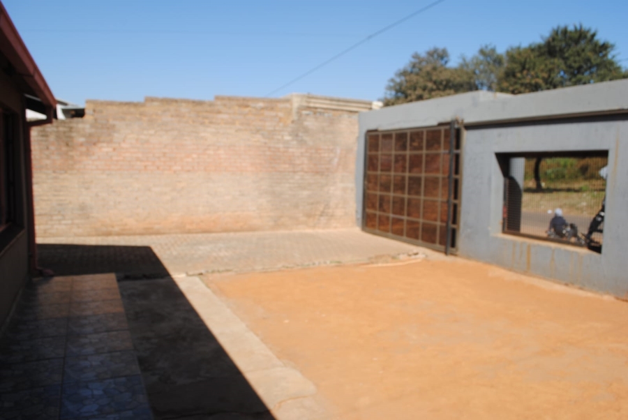2 Bedroom Property for Sale in Naledi Gauteng