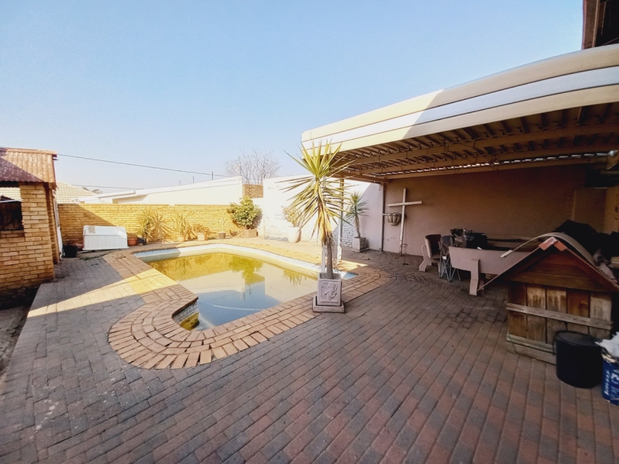 3 Bedroom Property for Sale in Symhurst Gauteng