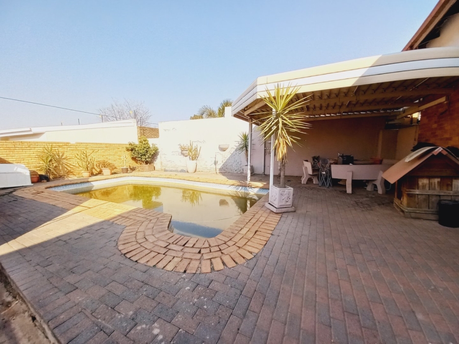 3 Bedroom Property for Sale in Symhurst Gauteng