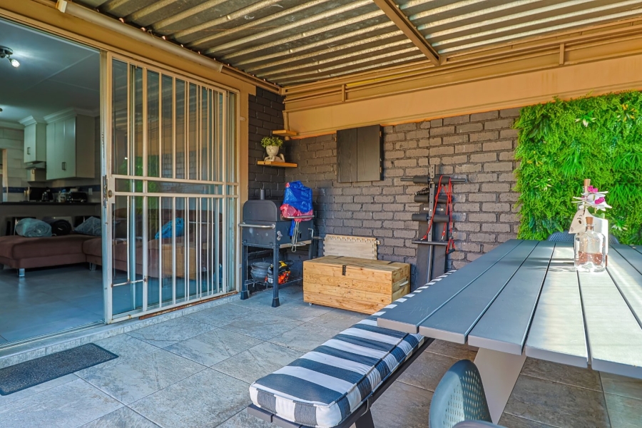 2 Bedroom Property for Sale in Amberfield Gauteng