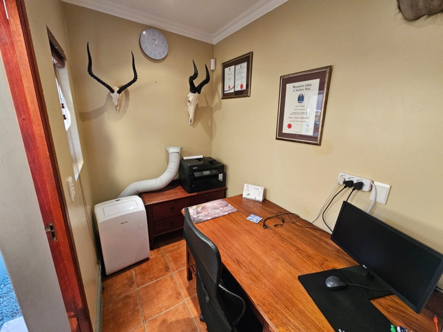 To Let 2 Bedroom Property for Rent in Faerie Glen Gauteng