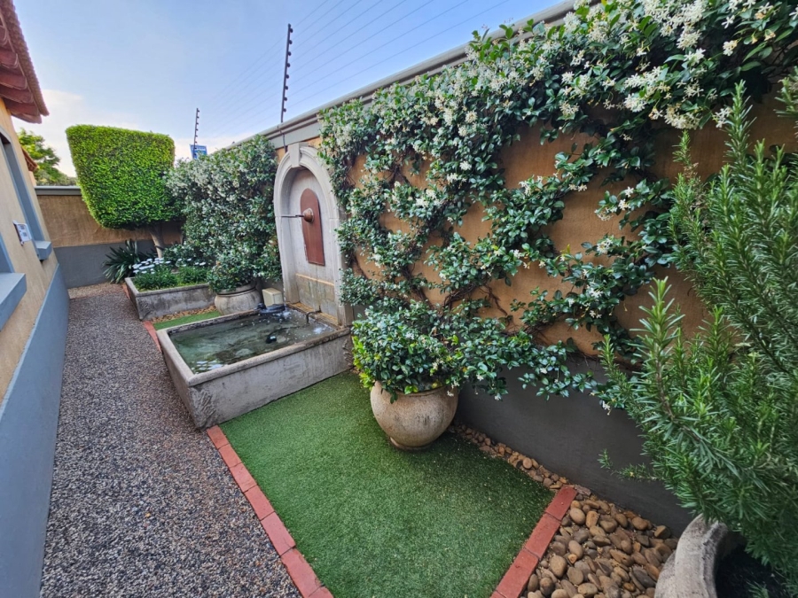 To Let 2 Bedroom Property for Rent in Faerie Glen Gauteng