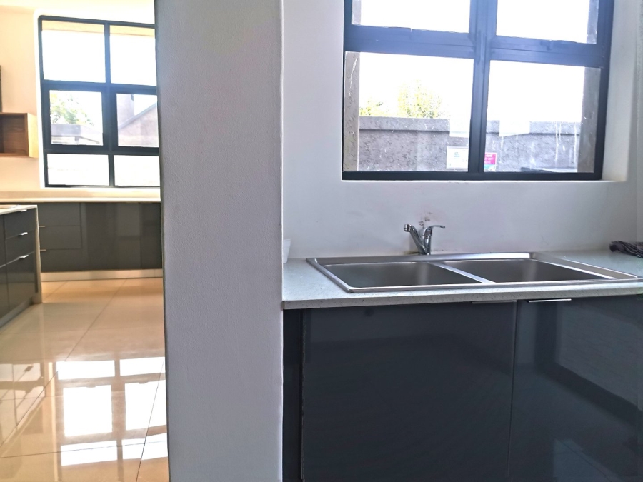 5 Bedroom Property for Sale in Serengeti Lifestyle Estate Gauteng