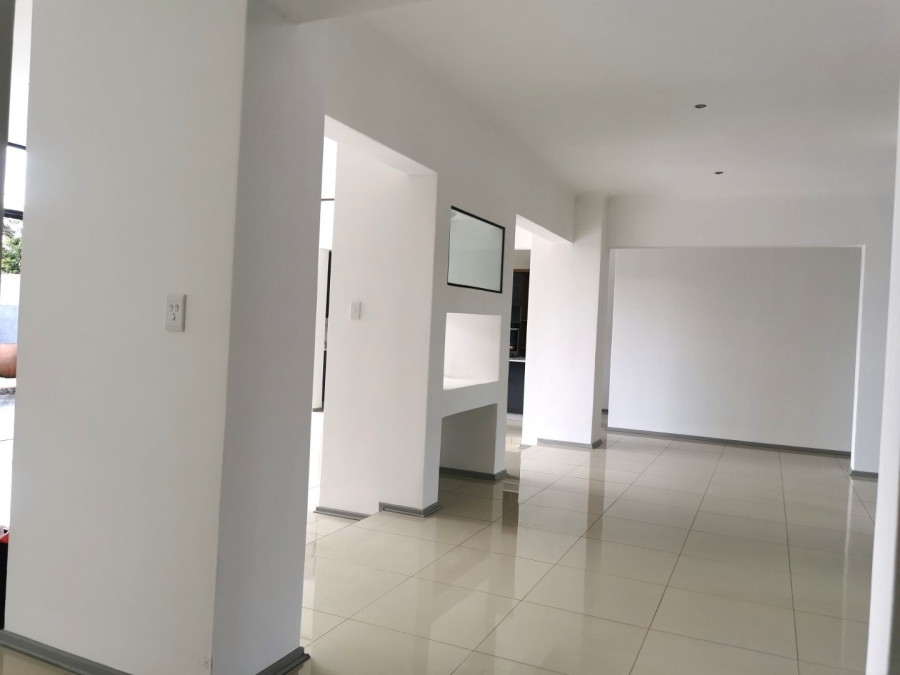 5 Bedroom Property for Sale in Serengeti Lifestyle Estate Gauteng
