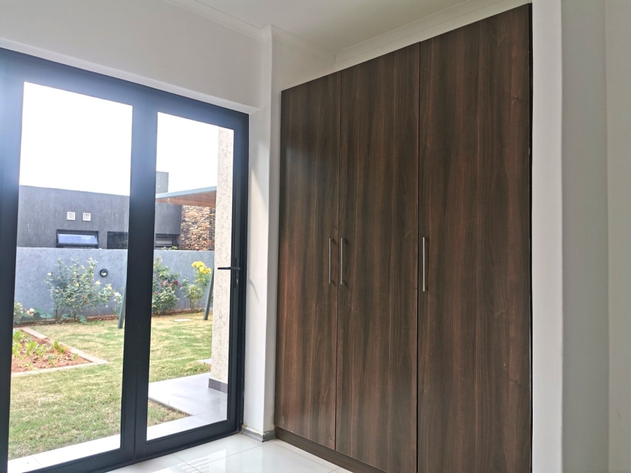 5 Bedroom Property for Sale in Serengeti Lifestyle Estate Gauteng