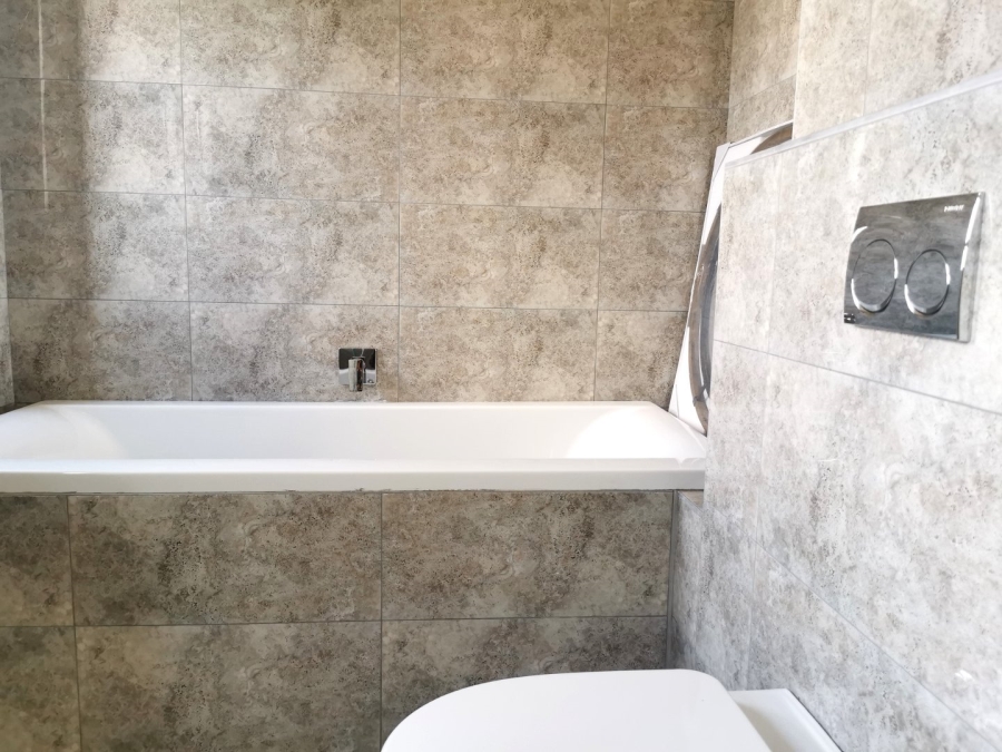 5 Bedroom Property for Sale in Serengeti Lifestyle Estate Gauteng