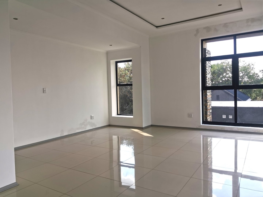 5 Bedroom Property for Sale in Serengeti Lifestyle Estate Gauteng