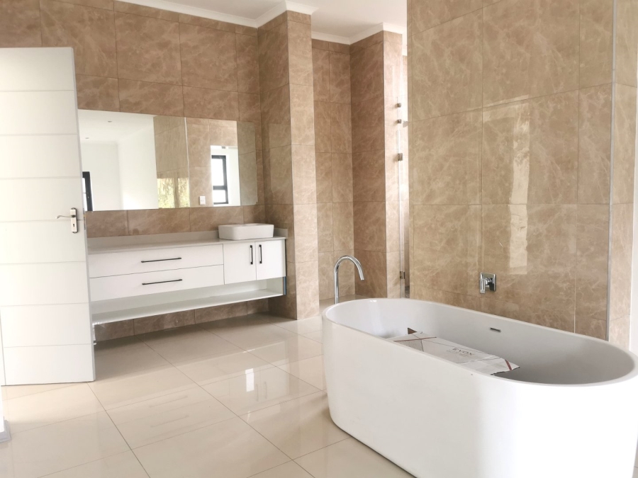 5 Bedroom Property for Sale in Serengeti Lifestyle Estate Gauteng