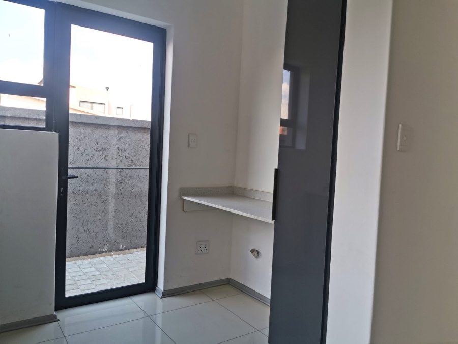 5 Bedroom Property for Sale in Serengeti Lifestyle Estate Gauteng