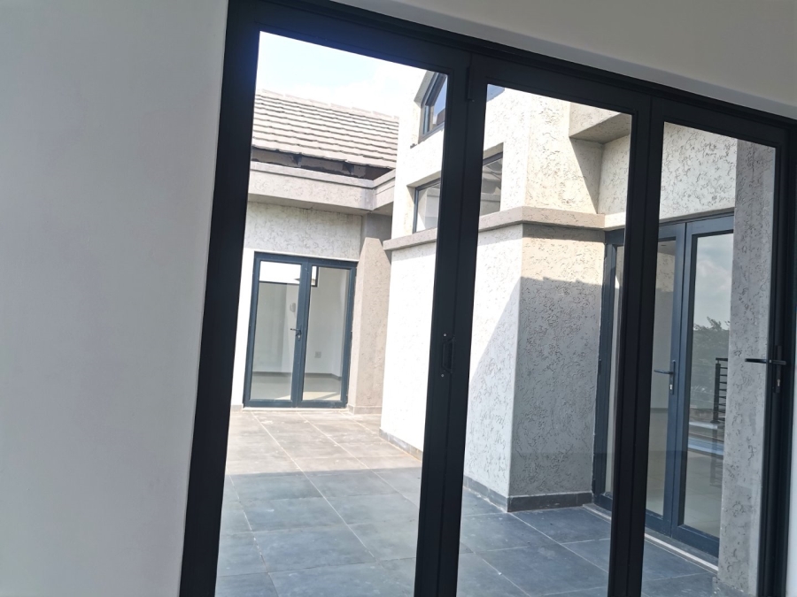 5 Bedroom Property for Sale in Serengeti Lifestyle Estate Gauteng