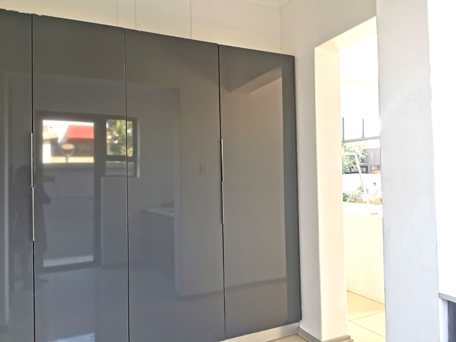 5 Bedroom Property for Sale in Serengeti Lifestyle Estate Gauteng