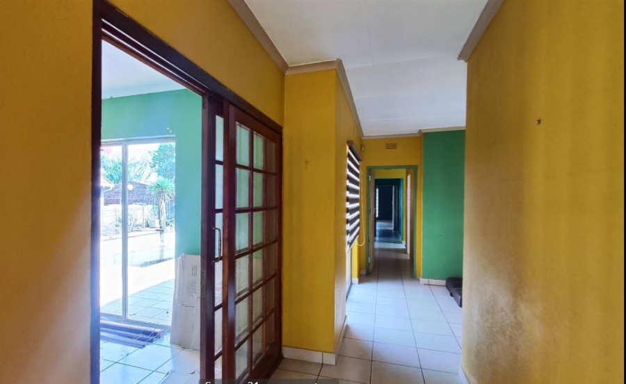 5 Bedroom Property for Sale in Glen Marais Gauteng