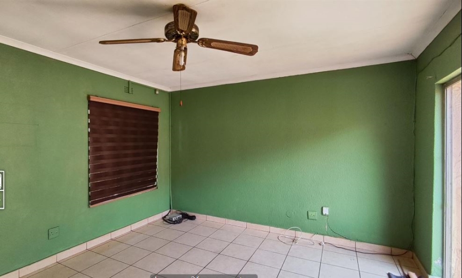 5 Bedroom Property for Sale in Glen Marais Gauteng