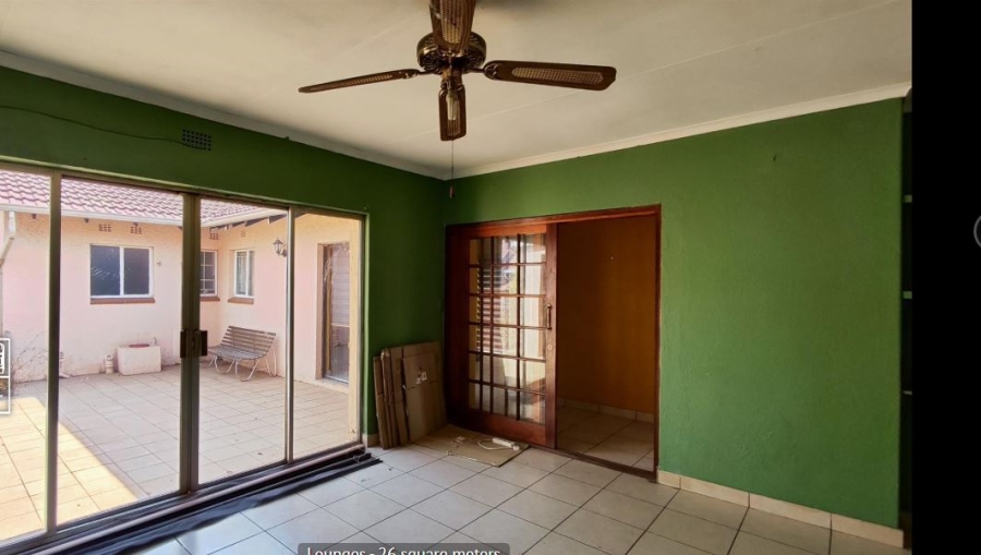 5 Bedroom Property for Sale in Glen Marais Gauteng