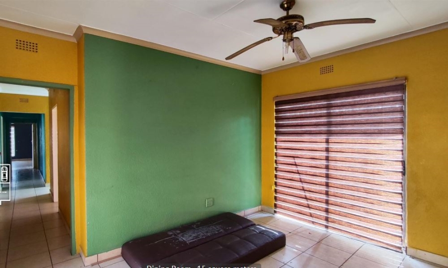 5 Bedroom Property for Sale in Glen Marais Gauteng