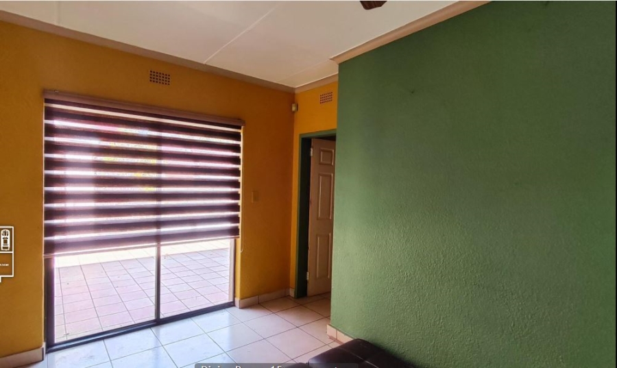 5 Bedroom Property for Sale in Glen Marais Gauteng
