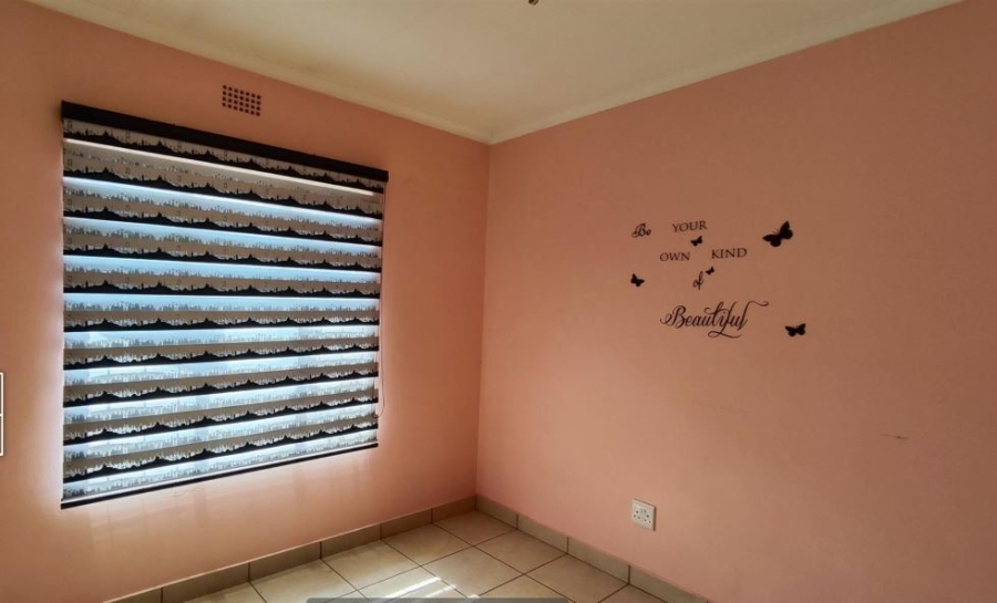 5 Bedroom Property for Sale in Glen Marais Gauteng
