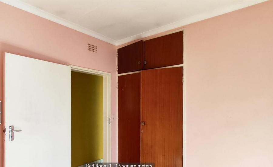 5 Bedroom Property for Sale in Glen Marais Gauteng