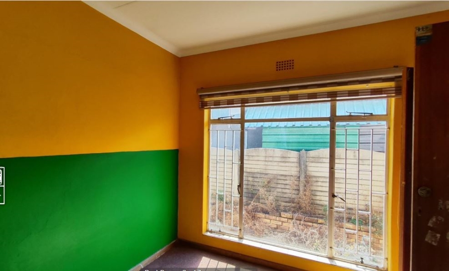 5 Bedroom Property for Sale in Glen Marais Gauteng
