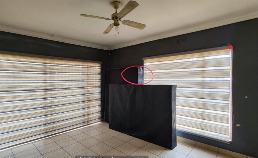 5 Bedroom Property for Sale in Glen Marais Gauteng