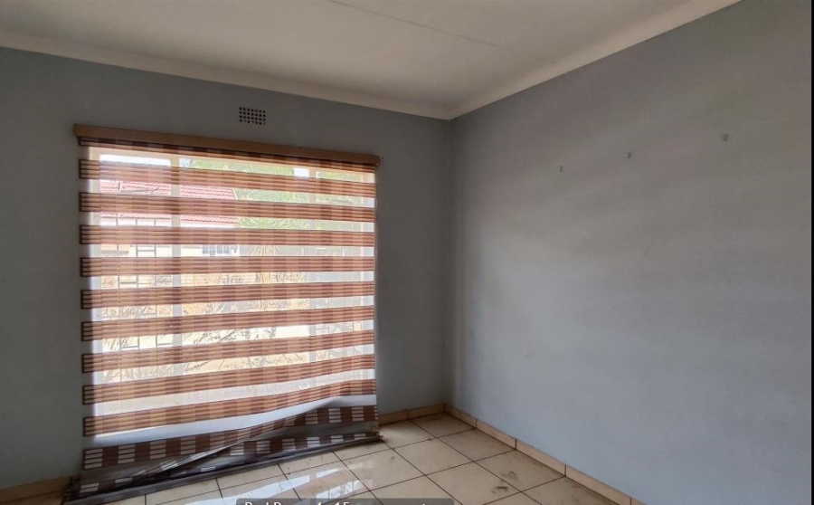 5 Bedroom Property for Sale in Glen Marais Gauteng