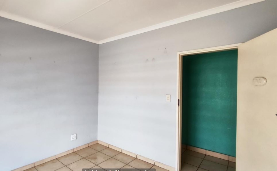 5 Bedroom Property for Sale in Glen Marais Gauteng