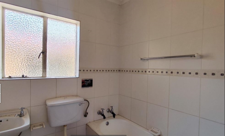 5 Bedroom Property for Sale in Glen Marais Gauteng