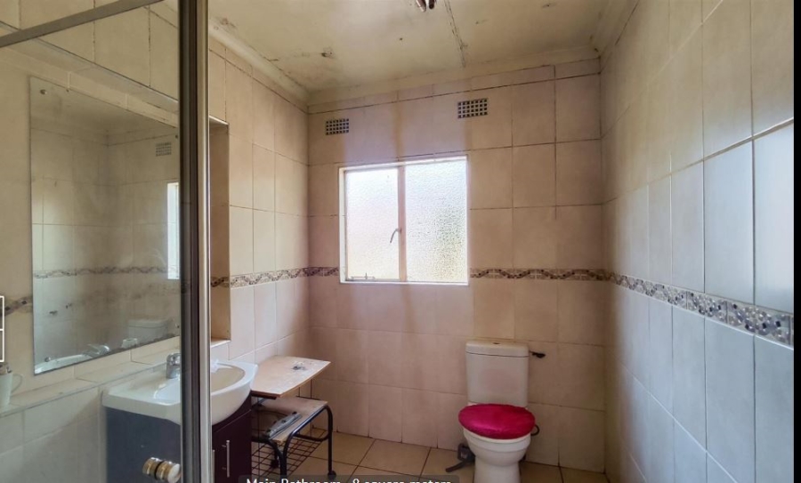 5 Bedroom Property for Sale in Glen Marais Gauteng