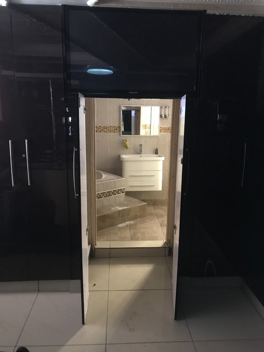  Bedroom Property for Sale in Kagiso Gauteng