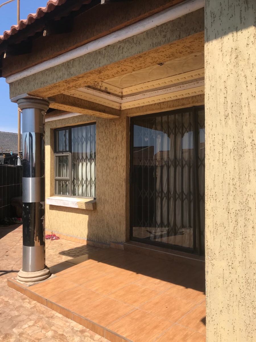  Bedroom Property for Sale in Kagiso Gauteng