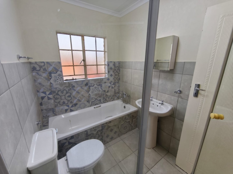 2 Bedroom Property for Sale in Amberfield Gauteng
