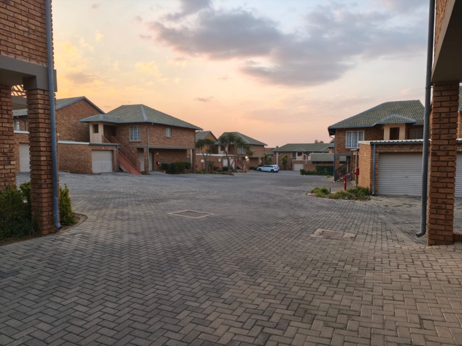 2 Bedroom Property for Sale in Amberfield Gauteng