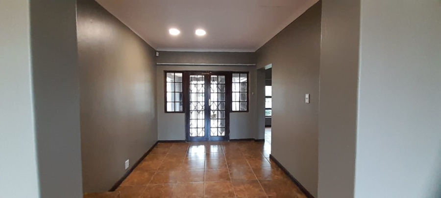 To Let 3 Bedroom Property for Rent in Moreleta Park Gauteng