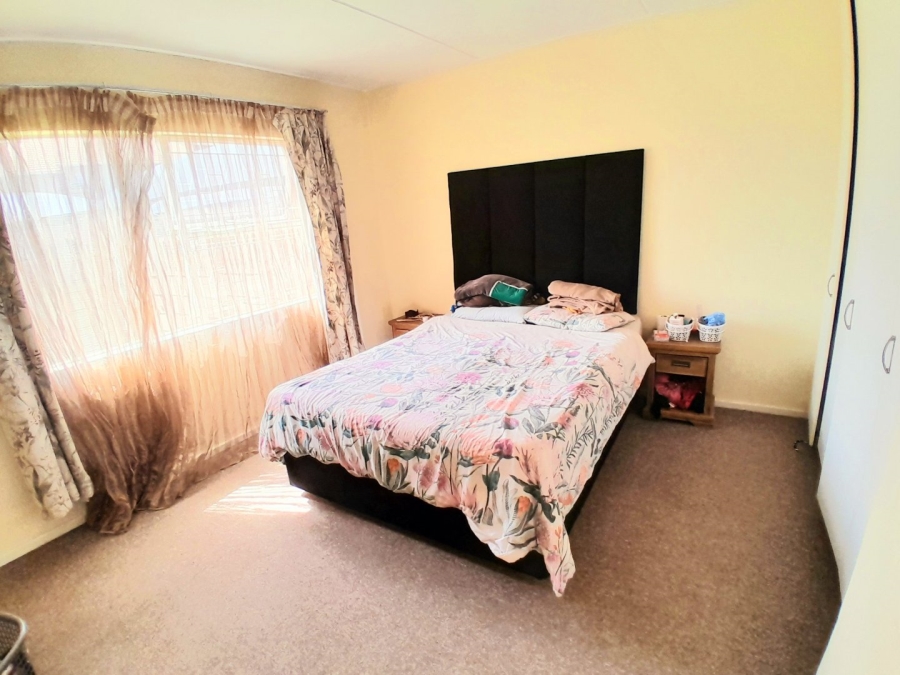 2 Bedroom Property for Sale in Vorna Valley Gauteng