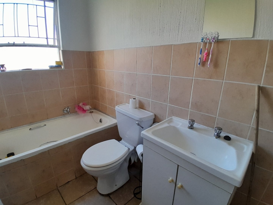 2 Bedroom Property for Sale in Vorna Valley Gauteng