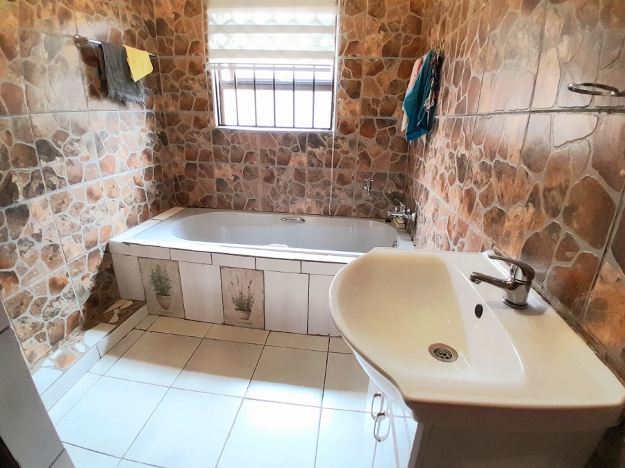 4 Bedroom Property for Sale in Klipfontein View Gauteng
