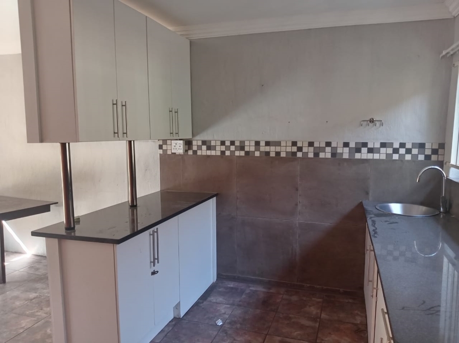 6 Bedroom Property for Sale in Florauna Gauteng