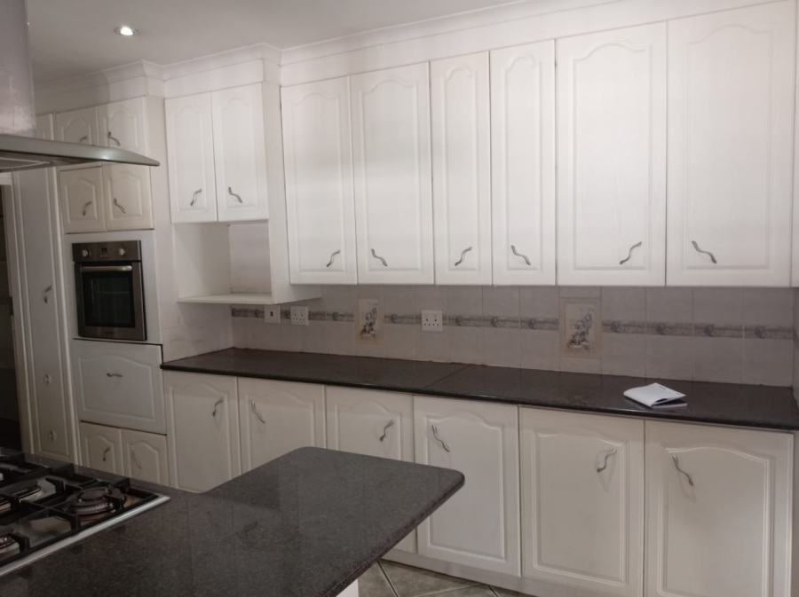 6 Bedroom Property for Sale in Florauna Gauteng