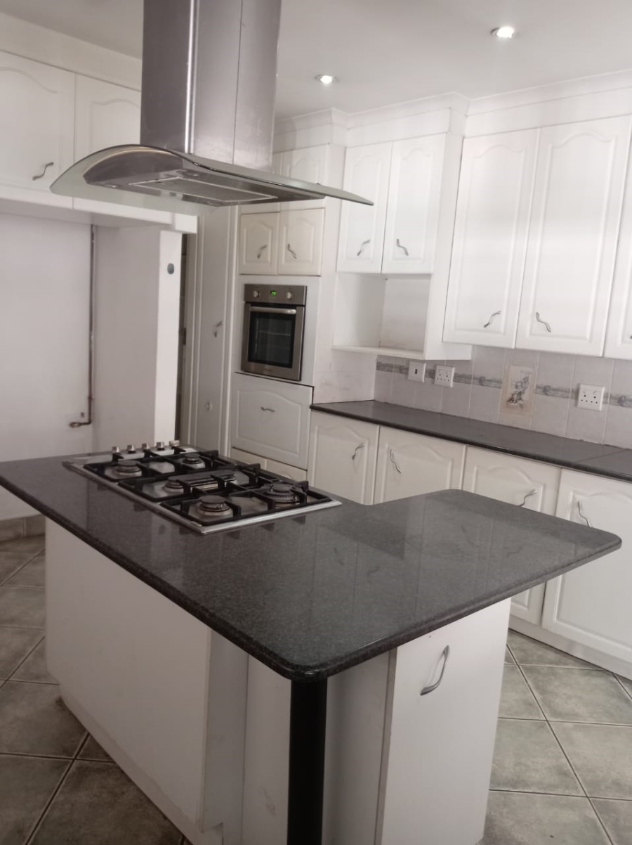 6 Bedroom Property for Sale in Florauna Gauteng