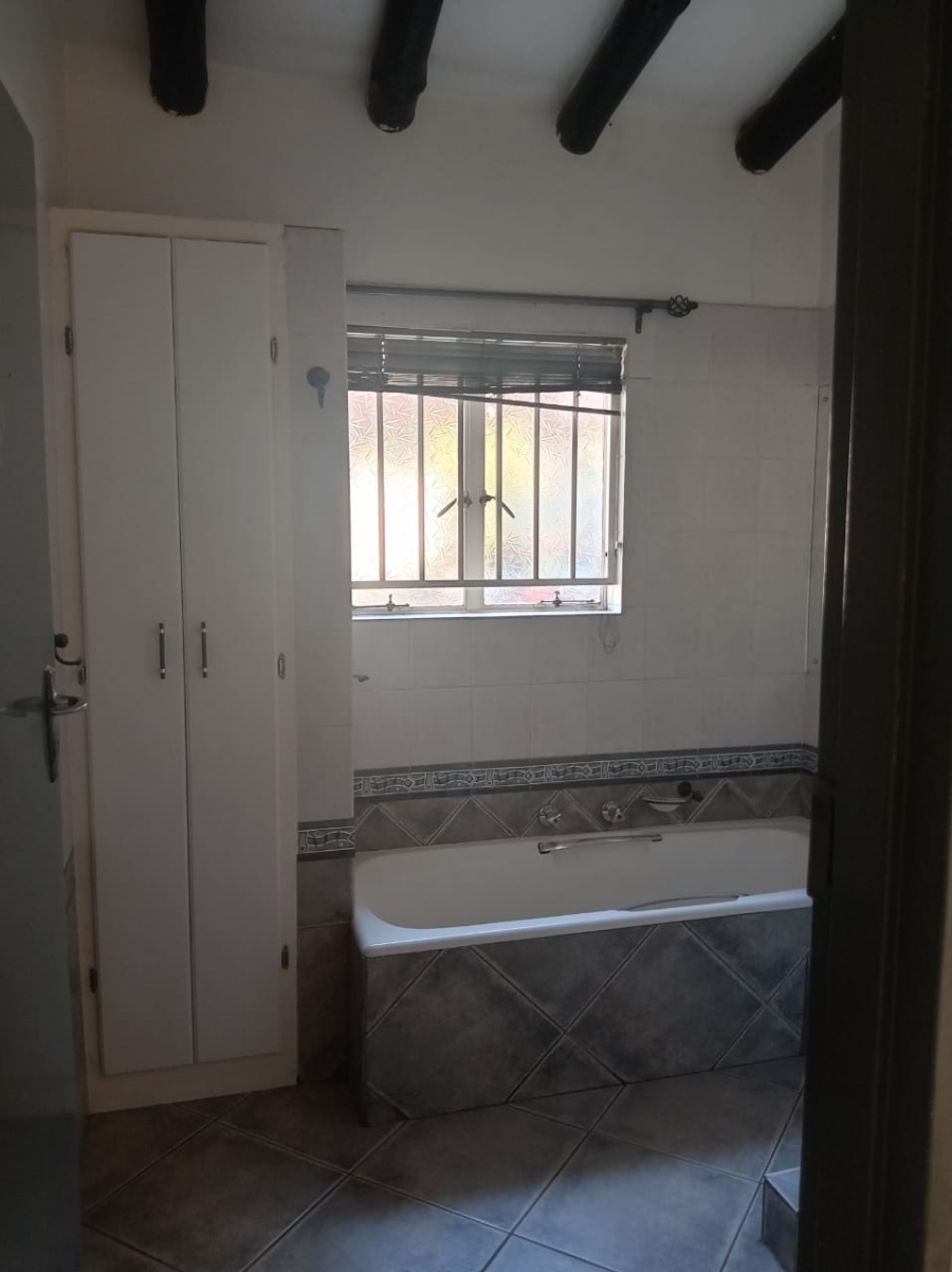 6 Bedroom Property for Sale in Florauna Gauteng