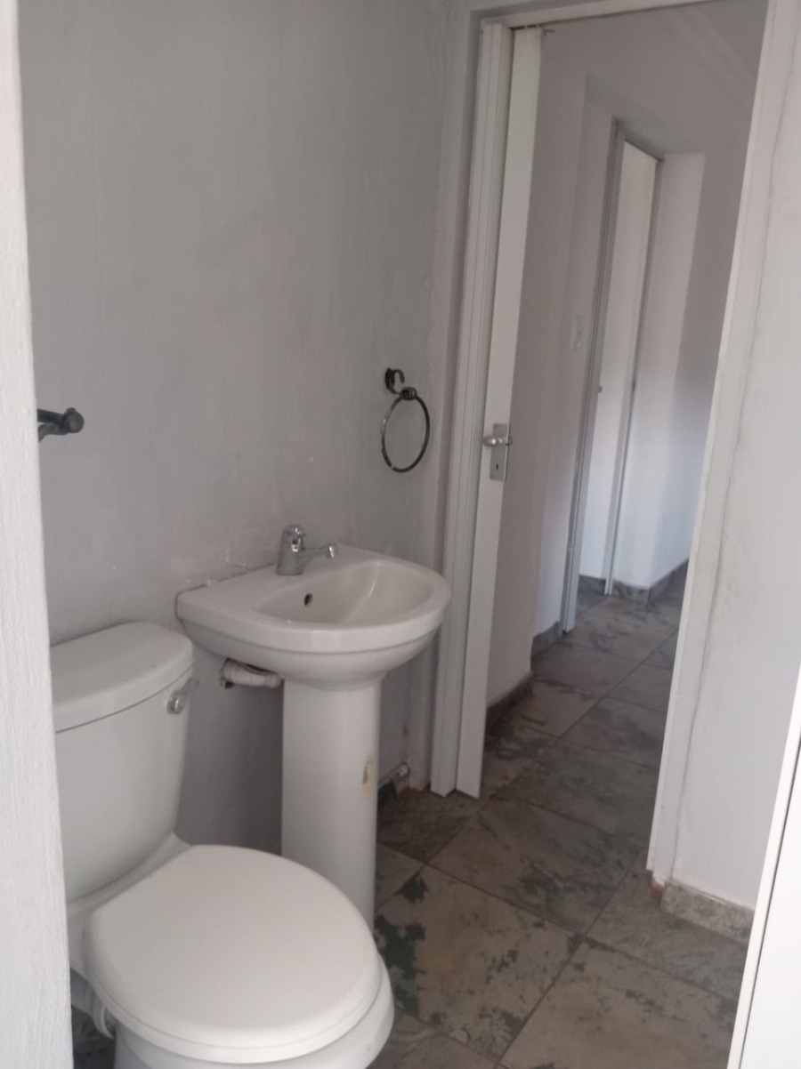 6 Bedroom Property for Sale in Florauna Gauteng