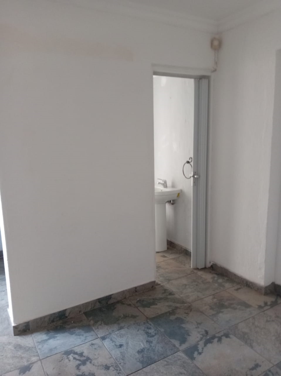 6 Bedroom Property for Sale in Florauna Gauteng