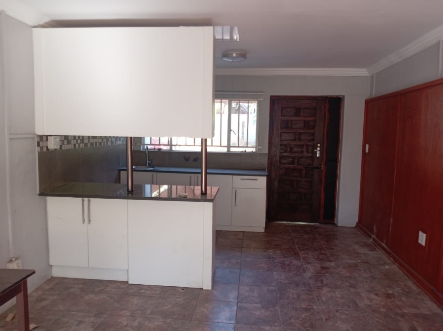 6 Bedroom Property for Sale in Florauna Gauteng