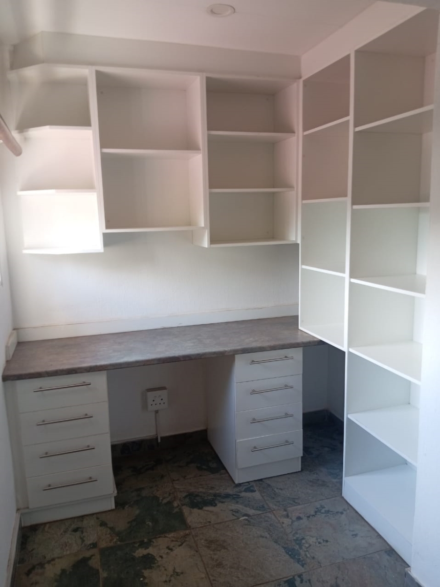 6 Bedroom Property for Sale in Florauna Gauteng