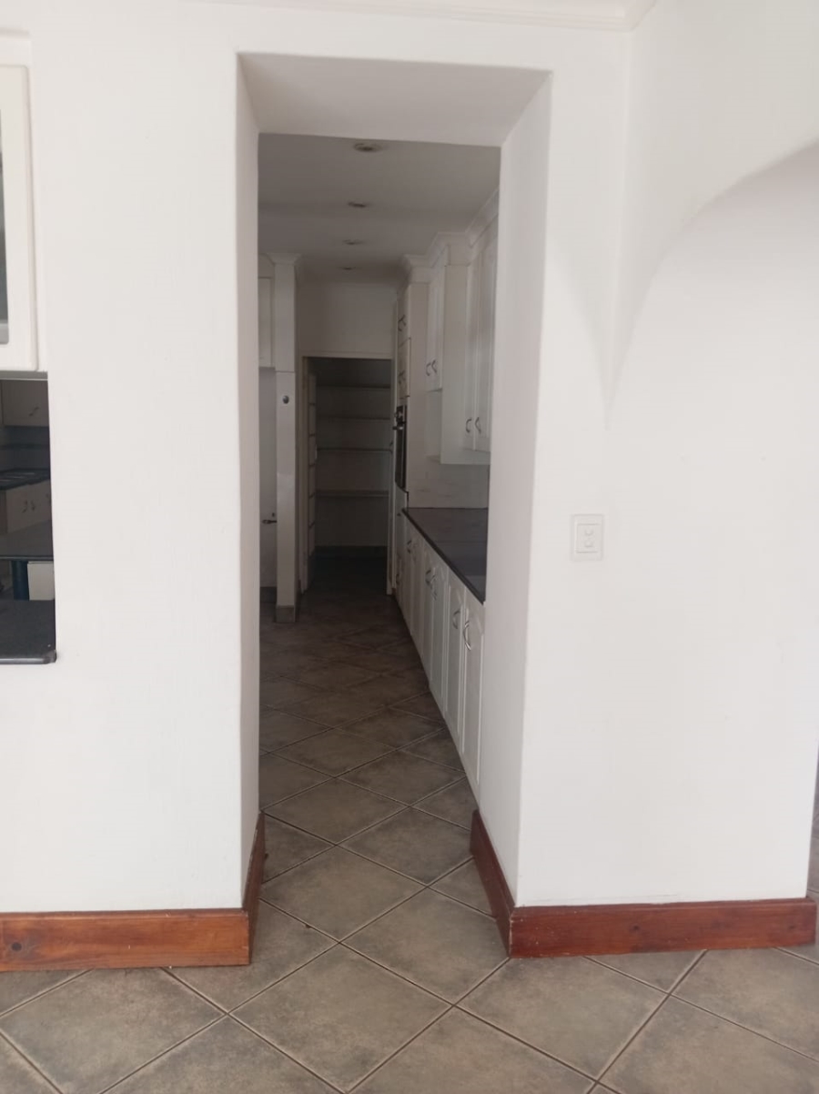 6 Bedroom Property for Sale in Florauna Gauteng
