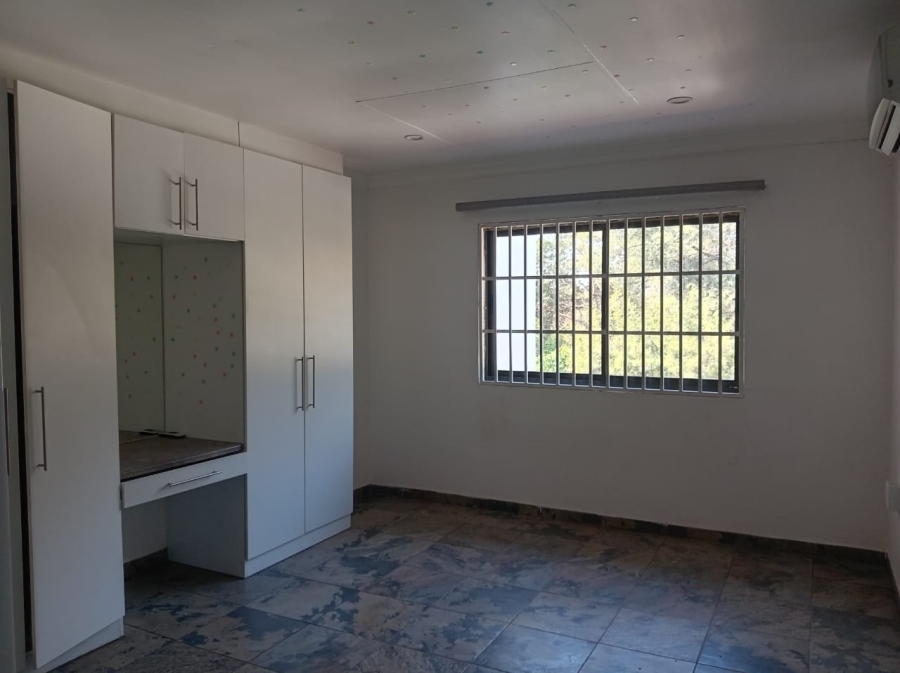 6 Bedroom Property for Sale in Florauna Gauteng