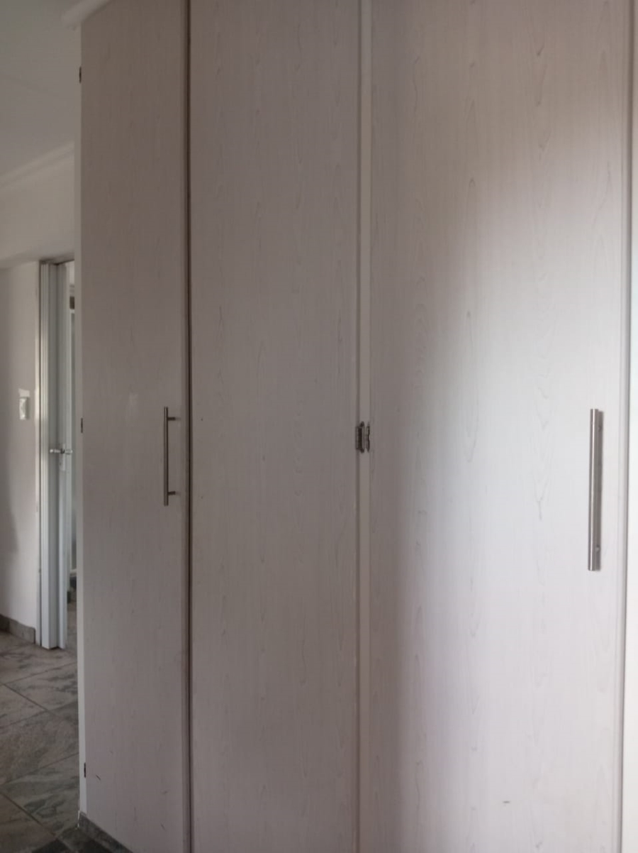 6 Bedroom Property for Sale in Florauna Gauteng