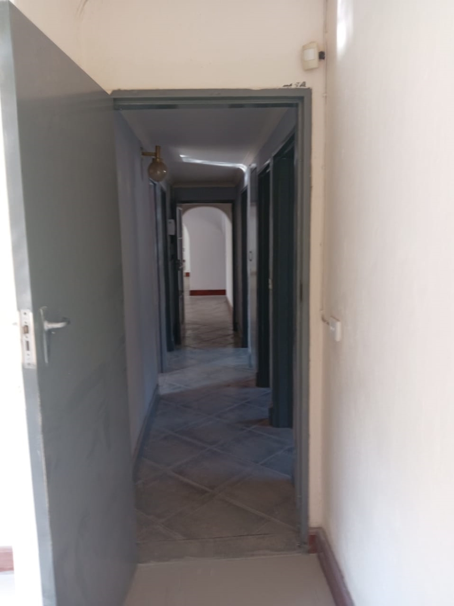 6 Bedroom Property for Sale in Florauna Gauteng