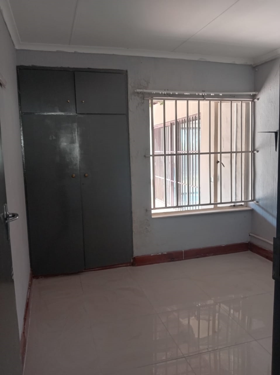 6 Bedroom Property for Sale in Florauna Gauteng